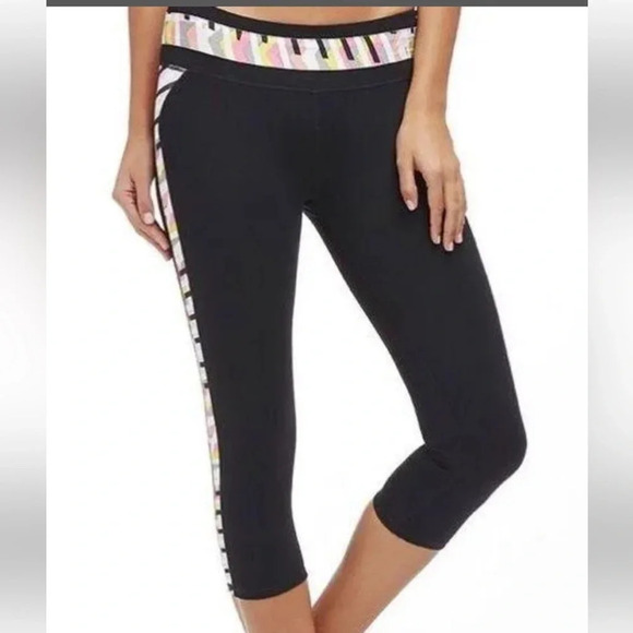 Fabletics Pants - Fabletics Camacan Capri size medium
